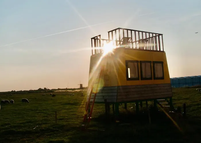 مكان تخييم Hihahut De Zonnepost